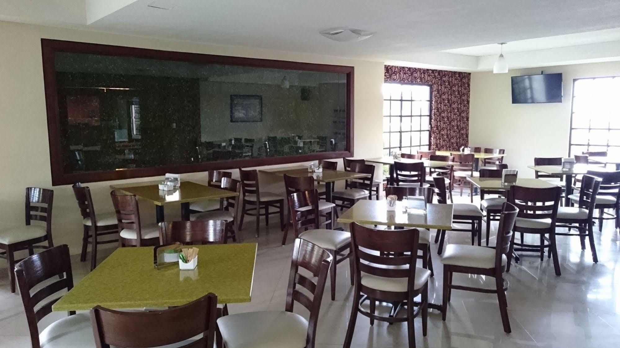 Quinta Dorada Hotel & Suites Saltillo Kültér fotó
