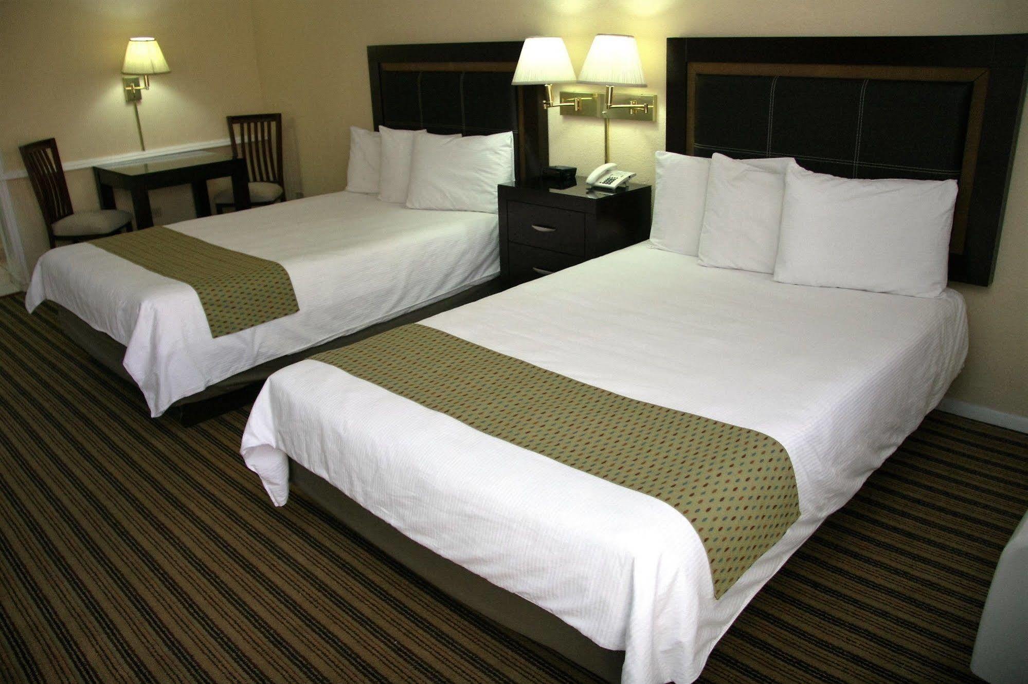 Quinta Dorada Hotel & Suites Saltillo Kültér fotó