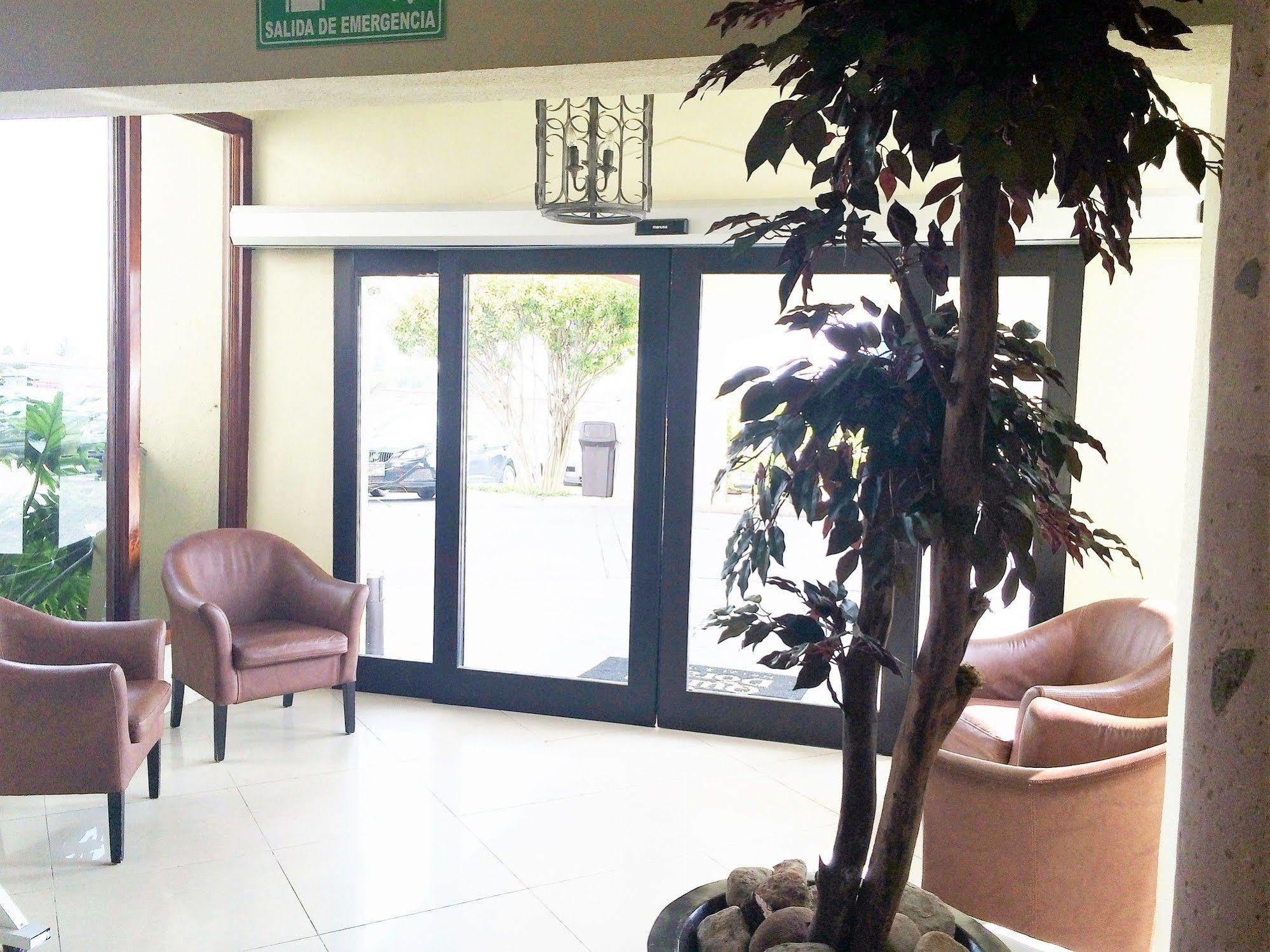 Quinta Dorada Hotel & Suites Saltillo Kültér fotó