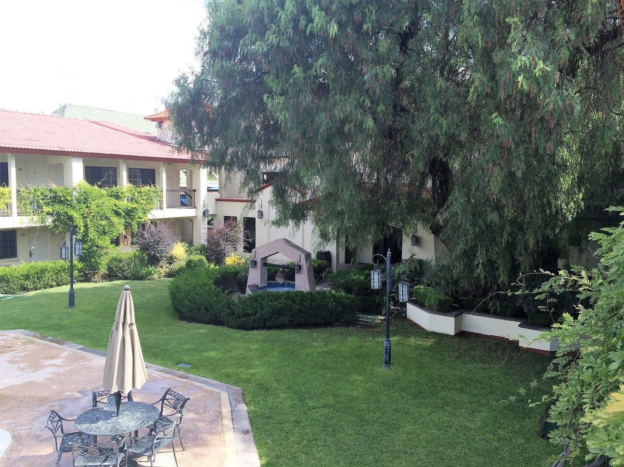 Quinta Dorada Hotel & Suites Saltillo Kültér fotó