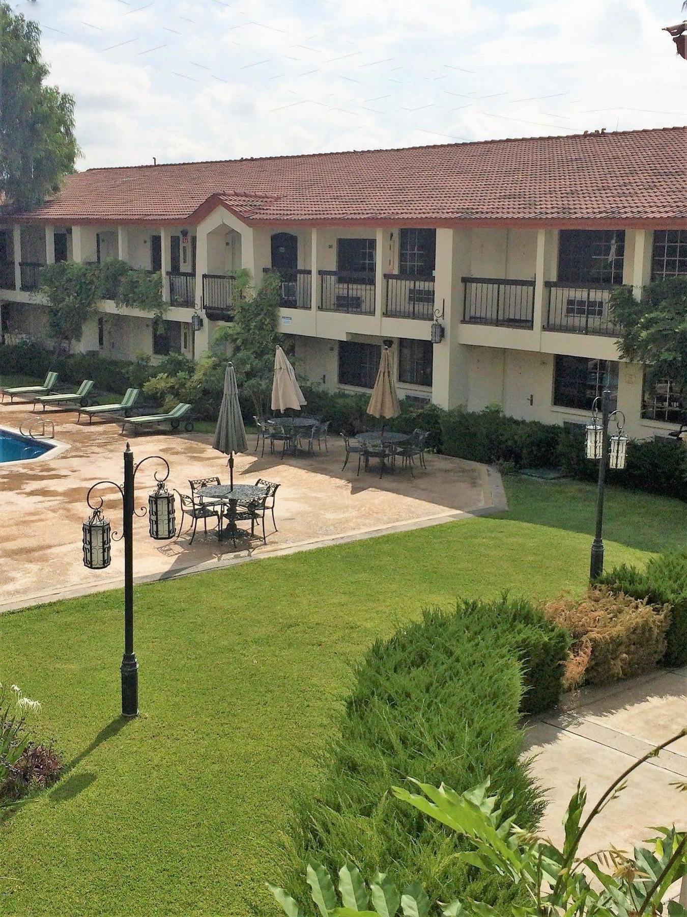 Quinta Dorada Hotel & Suites Saltillo Kültér fotó